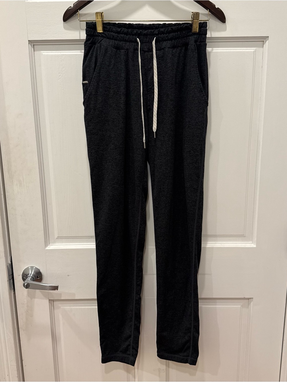 Vuori Ponto Performance Jogger Charcoal Grey Small DreamKnit Women's Zip Pocket